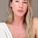 Sarah Wright Instagram - We met one fateful afternoon upon horseback, talking blockages, optimal alignment, shifting limiting beliefs and how to become your highest most magnetic & electric self!! Expert manifester, Co-Founder of @howyouglow Art Therapist, Certified Yoga Coach and mama @jessiedelowe is with us this week on @themotherdazepodcast (we begged her to come on after hearing her speak!) this week she’s giving our Dazeys such insight into how to live a life that goes beyond even our wildest dreams! Weaving spiritual psychology, neuroscience and the law of attraction in to one. Unravel it all with us in this weeks enchanting episode. Link in my bio ✨✨✨✨