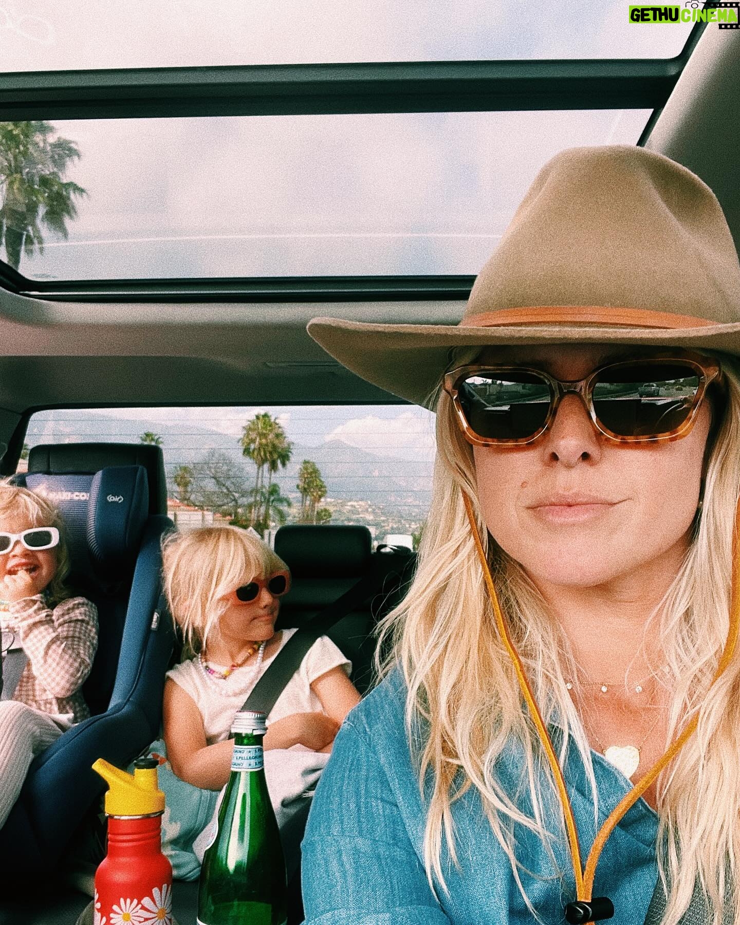 Sarah Wright Instagram - It’s a solo episode on @themotherdazepodcast today!! @teresapalmer and I chat about Mother’s Day, solo traveling with the kids, her few weeks on the new job, the bird invasions and so much more! Find us wherever you get your podcasts !