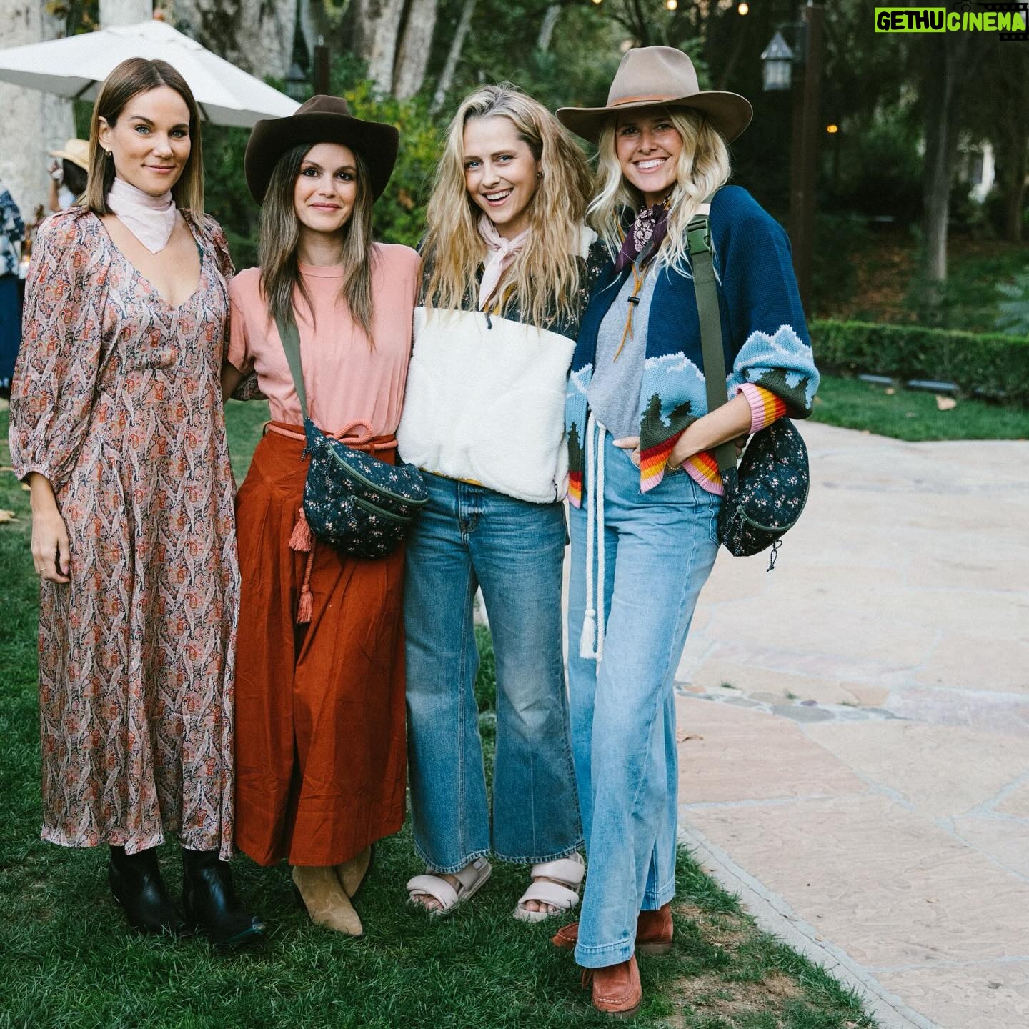 Sarah Wright Instagram - GUYS WE ARE COMING TO SAN FRAN! @fredasalvador PRESENTS THE MOTHER DAZE BROAD IDEAS IRL COMMUNITY CONNECTION EVENT Join us April 25th 6-8pm and April 26th 11-2pm @fredasalvador will be hosting us for two ticketed events. It will be all about community, connection and good times. More details are below, we can’t wait to see you! HERE’S WHAT’S ON: THURSDAY, APRIL 25 6-8 PM VIP MEET GREET AT FRĒDA FILLMORE Join us for an intimate evening with Sarah, Teresa, Rachel and Olivia. There will be light bites, drinks, a panel discussion, and plenty of time for pictures and shopping. Only 30 tickets are available, so we recommend booking now. (Ticket includes AWESOME gift bag curated by FRĒDA the girls.) FRIDAY, APRIL 26 11-2 PM AT THE 1HOTEL VIP GENERAL ADMISSION There will be a live panel discussion, stories, manifestation, meditation and Q&A followed by sips from Sophie James, bites from 1Hotel and a FRĒDA pop-up shop to view our latest collection. You’ll have the chance to mingle with all the hosts and get pics! There are 20 VIP tickets (this includes a special gift bag curated by FRĒDA and the girls) and 60 General Admission tickets. Link in bio!! Thank you to @fredasalvador for hosting and to our amazing sponsors and to all the incredible brands who are gifting some of our favorite items for the event! ✨✨✨