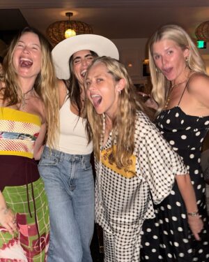 Sarah Wright Instagram - Happy American 38th birthday you dream girl. Getting to walk this life with you is such an unbelievable honor and gift. You are magic. You make me a better human just being in your orbit. I love you my soul sister ❤️🙌🏻✨ @teresapalmer @themotherdazepodcast