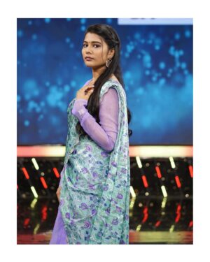 Saranya Pradeep Instagram - All about #sumaadda program 😜

Designer : @soujanya_madhu 
@desire_couture_studio 

Thank you souji ❤️ for the beautiful outfit 😘🫶🏻

#sumaadda #program #fun #game #funtimes #everyonesfavorite #everyones #entertainment 
#etv #weekend #show #weekendvibes #saturday 
#outfit #lehanga #beautiful #designer #costume 
#loved #it #🫶🏻 #saturdays #saturdayvibes #happyweekend #havefun #everyone