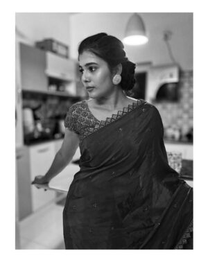 Saranya Pradeep Instagram - 🖤🩶🤍

#selflove #sareelove #fashion #sarees #feels #comfortable #sareefashion #indianwear #india #ethnicwear #love #traditional #sareeindia #indianfashion #happiness #sareelover #silk #style #instagram #sareestyle #sareecollection