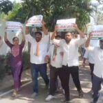 Saraswathi kuna Instagram – ఆంధ్రప్రదేశ్ కాంగ్రెస్ కమిటీ అధ్యక్షురాలు శ్రీమతి వైయస్ షర్మిలమ్మ గారి  పిలుపుమేరకు మరియు ఆంధ్రప్రదేశ్ యువజన కాంగ్రెస్ రాష్ట్ర అధ్యక్షులు  లక్కరాజు రామారావు గారి ఆధ్వర్యంలో ఆంధ్రప్రదేశ్ యువజన కాంగ్రెస్ మరియు ఎన్.ఎస్.యు.ఐ ఆధ్వర్యంలో దగ డీఎస్సీ వదు మెగా డీఎస్సీ కావాలి అని వెంటనే 30వేల ఖాళీలను భర్తీ చేసేందుకు నోటిఫికేషన్ విడుదల చేయాలని. ఈరోజు శ్రీకాకుళం లో ధర్మ ప్రసాదరావు మంత్రి  ఇంటి ముటడి చేయడంతో.పోలీసుల దౌర్జన్యంతో వెంటనే యువజన కాంగ్రెస్ నాయకులను పోలీస్ స్టేషన్ కి తరలించడం జరిగినది. దీనిని తీవ్రంగా ఖండిస్తున్న ఆంధ్రప్రదేశ్ యువజన కాంగ్రెస్ రాష్ట్ర ప్రధాన కార్యదర్శి బట్టు శ్రీకాంత్ గారు…
Indian Youth Congress Rahul Gandhi Manickam Tagore Indian National Congress @followers Srinivas BV Manu Jain Raksha Ramaiah S Mallikarjun Kharge Mamta Nagireddy Krishna Allavaru Indian National Congress – Andhra Pradesh YS Sharmila Reddy Rakesh Reddy P Raam Lakkaraju NSUI Andhra pradesh
#APCC 
#AICC 
#BattuSrikanth
#YSSharmila 
#RahulGandhi 
#ManickamTagore 
#MallikarjunKharge
#AndhraPradesh
#Guntur
#Congress #AndhraPradeshElections2024 #AndhraPradesh