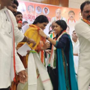 Saraswathi kuna Instagram - Jai congress @realyssharmila @incindia