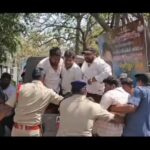 Saraswathi kuna Instagram – ఆంధ్రప్రదేశ్ కాంగ్రెస్ కమిటీ అధ్యక్షురాలు శ్రీమతి వైయస్ షర్మిలమ్మ గారి  పిలుపుమేరకు మరియు ఆంధ్రప్రదేశ్ యువజన కాంగ్రెస్ రాష్ట్ర అధ్యక్షులు  లక్కరాజు రామారావు గారి ఆధ్వర్యంలో ఆంధ్రప్రదేశ్ యువజన కాంగ్రెస్ మరియు ఎన్.ఎస్.యు.ఐ ఆధ్వర్యంలో దగ డీఎస్సీ వదు మెగా డీఎస్సీ కావాలి అని వెంటనే 30వేల ఖాళీలను భర్తీ చేసేందుకు నోటిఫికేషన్ విడుదల చేయాలని. ఈరోజు శ్రీకాకుళం లో ధర్మ ప్రసాదరావు మంత్రి  ఇంటి ముటడి చేయడంతో.పోలీసుల దౌర్జన్యంతో వెంటనే యువజన కాంగ్రెస్ నాయకులను పోలీస్ స్టేషన్ కి తరలించడం జరిగినది. దీనిని తీవ్రంగా ఖండిస్తున్న ఆంధ్రప్రదేశ్ యువజన కాంగ్రెస్ రాష్ట్ర ప్రధాన కార్యదర్శి బట్టు శ్రీకాంత్ గారు…
Indian Youth Congress Rahul Gandhi Manickam Tagore Indian National Congress @followers Srinivas BV Manu Jain Raksha Ramaiah S Mallikarjun Kharge Mamta Nagireddy Krishna Allavaru Indian National Congress – Andhra Pradesh YS Sharmila Reddy Rakesh Reddy P Raam Lakkaraju NSUI Andhra pradesh
#APCC 
#AICC 
#BattuSrikanth
#YSSharmila 
#RahulGandhi 
#ManickamTagore 
#MallikarjunKharge
#AndhraPradesh
#Guntur
#Congress #AndhraPradeshElections2024 #AndhraPradesh