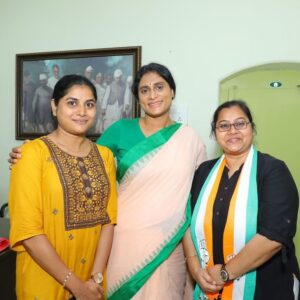 Saraswathi kuna Instagram - ఈరోజు APCC  ప్రెసిడెంట్ శ్రీమతి షర్మిల రెడ్డి గారి *చలో రాజభవన్* @realyssharmila @indianyouthcongress @rahulgandhi