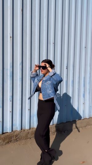 Sarika Dhillon Instagram - Been waiting to bring this jacket out of my closet🙃❣️
.
.
.
.
#IAMSAREEKA