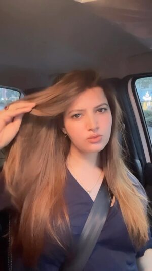 Sarika Dhillon Instagram - Love is in the Hair💫
.
.
.
. 
#sareeka
#haircolor#newhaircut