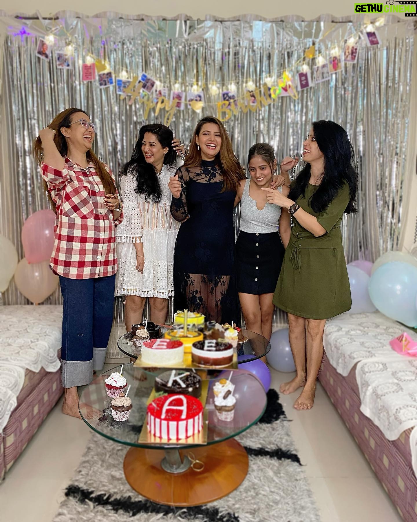 Sarika Dhillon - 2.5K Likes - Nothing but love for my fav gals❤️