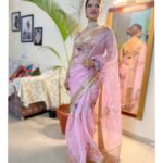 Sarika Dhillon Instagram – What I wore last night ❣️
.
.
Saree- @_lovestrings__ 
 🫧
Pearl set- @_lovestrings__ 
.
#happydiwali💥 #blessed🧿