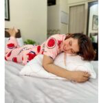 Sarika Dhillon Instagram - The perfect pillow of your dreams is not a fairytale . Just call me Sleeping Beauty, because these @orangeberrysleep pillows have me sleeping like a princess and never wanting to leave my bed. Incredibly luxurious and made from butter-soft High Quality Microfiber fillings,OrangeBerry pillows are lush, breathable and naturally contours to your head, neck and shoulders. Check them out @orangeberrysleep and do Add to cart too! . #sukoonkineend . . . . . . #orangeberrysleep #sukoonkineend #mattress #pillows #madeinindia #greatsleep #comfortsleep #orthopedic #orthopedicmattress #backpain #homedecor #apartmentdecor #bedtime #memoryfoam #cosyhome #snuggle #necksupport #greatsleep #bestsleep #wellness #sweetdreams