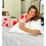 Sarika Dhillon Instagram - The perfect pillow of your dreams is not a fairytale . Just call me Sleeping Beauty, because these @orangeberrysleep pillows have me sleeping like a princess and never wanting to leave my bed. Incredibly luxurious and made from butter-soft High Quality Microfiber fillings,OrangeBerry pillows are lush, breathable and naturally contours to your head, neck and shoulders. Check them out @orangeberrysleep and do Add to cart too! . #sukoonkineend . . . . . . #orangeberrysleep #sukoonkineend #mattress #pillows #madeinindia #greatsleep #comfortsleep #orthopedic #orthopedicmattress #backpain #homedecor #apartmentdecor #bedtime #memoryfoam #cosyhome #snuggle #necksupport #greatsleep #bestsleep #wellness #sweetdreams
