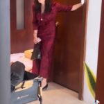 Sarimah Ibrahim Instagram - Repost @mediahiburanofficial Hebatlah Che Puan @sarimahibrahim sampai berpusing-pusing demi menjayakan babak ‘mabuk’ dalam drama Lelaki Itu. Sampai terbaring menahan sakit kepala. #sarimahibrahim #sarimahibrahimfc #lelakiitu #dramalelakiitu