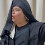 Sarimah Ibrahim Instagram - Hehehe… 🤣 lakonan @papayen91 boleh setanding dengan Qaidah & Imani tak? ▶️ LELAKI ITU -> Isnin - Jumaat -> 10 Malam di TV3 dan strim secara HD di Tonton! ▶️ ⁠Layan feeling korang 24/7 di phone atau di Smart TV! Sekiranya anda berdepan dengan masalah kemurungan, tingkah laku bunuh diri, serangan panik, kebimbangan dan tekanan, anda boleh menghubungi TALIAN HEAL 15555 Helpline, TALIAN KASIH 15999 atau Befrienders KL di 03-76262929. (24 jam) #DramaSangat #TV3Malaysia #Samarinda #LelakiItu #MacamDuluDulu #KongsiBersama #KongsiCerita #dramatiktok #sembangentertainment