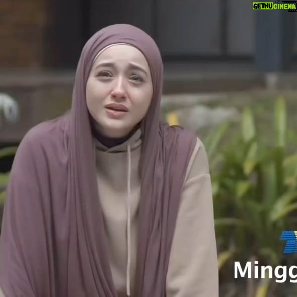 Sarimah Ibrahim Instagram - SEMUA NK TAHU JAWAPAN DR PERSOALAN INI KAN? JGN MISSED EPISOD MINGGU INI KERANA SEMUA AKN TERJAWAB. Tinggal 6 Episod sahaja lagi... #lelakiitu REPOST @ermafatima LELAKI ITU Slot Samarinda , TV3 @tv3malaysia Setiap Isnin - Jumaat 10:00 MALAM @dramasangat @dramalelakiitu @adpadiputra @aedyxashraf @sarimahibrahim @kupu_kupu @missfazura @hannahdelisha @nadia.brian @sophiekoshka @fadlanhazim @ameerul_asyraf Producer - @ermafatima Script Writer - @ermafatima Director - @nursharif @alongkamaludin AD - @mr.pessha Conti - @afyrhmn Scheduler - @paulinespeed PM - @featabas Assist PM - @agustaka138 Runner - @azzim_ramli Handy - @faizamil PA 1 - @aleyarozilan PA 2 - @n4ffff PA 3 - @aziraax Prop Master - @leesuhaily Prop Man- Wak Qamarul Prop Man- @fami.zin Make up Stylist - @fatimahishak Hair Stylist - @fiya_osem Stylist - @shah_peel Assistant - therazboy Dop - @shamielequan Cameraman - Imran Sulong Assist Cam - Boy Audio - Ayeb Gaffer - @cukwie420 Talent Agency - @isfanladhanie