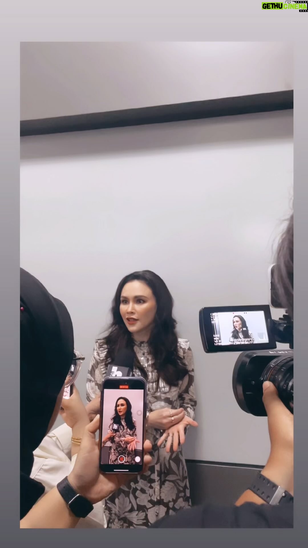 Sarimah Ibrahim Instagram - Our shoot for @astromalaysia #malaysia4palestine 24 hour Fundraiser ππ€π€β€οΈπ€²π» We hope to raise as much as we can to help the innocent suffering people in Gaza. On NOW Channel 111, @astrogempak @sookamalaysia @xuan.com.my ππ» Come on Malaysia! We can do THIS πͺπ»πͺπ»π¦Ύ Makeup by @epie_temerloh Management @maskteam #malaysiaforpalestine #freegaza #freepalestine