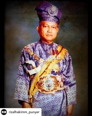 Sarimah Ibrahim Instagram - It is that duit raya time of the year again. Kids and all the unmarrieds (cheeky friends!) collecting fervently. 😅

I have been trying to figure out how to explain to @tunkusofianajihah that this is her great great grandfather. Almarhum Tuanku Abdul Rahman - Agong Pertama. 🤲🏻🌙🇲🇾 

It is not that easy to explain somethings to children when they ask. And they want to use up all 'their' duit raya instead of saving it.
Especially when their greatx2 grandfather is on the Malaysian Ringgit Note @jamienx200t 😄 How to say NO lah?!😅

@rizalhakimm_punyer Almarhum Tuanku Sir Abdul Rahman ibni Almarhum Tuanku Muhammad.
Yang di-Pertuan Agong Pertama Malaysia.
31 Ogos 1957 - 1 April 1960.
Almarhum Tuanku meninggal dunia pada hari ini 64 tahun lepas diusia 64 tahun (24 Ogos 1895 – 1 April 1960)