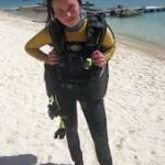 Sarimah Ibrahim Instagram – I used to be obsessed with getting a tan. Diving- 300 dives, Sky diving, snorkelling, everything outdoors all the time. Sebab tu my hair was always curly and i was always tanned. I loved it! 😎🌱🌴☄️🔥💥🌞

Then after 30…i decided it was time to take better care of my skin and hair and focus on strength training and good nutrition. 🥦🥬🍗🧀🧄 
So am my natural colour now. Sunscreen SPF 100 💯 

But ..sometimes i think i am too pale pulak. 😅😂

Well hey- vampires will be vampires kan….😜😎 #skinhealth #sarimahibrahim