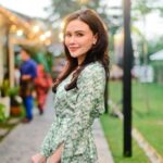 Sarimah Ibrahim Instagram - Lovely open House with @mstaronlineofficial Terpaling Syawal mStar 💚💋🏡 Makeup : @epie_temerloh Busana : @aliabastamamkl Management : @maskteam @shawn_amer Ketepikan permusuhan, jalinkan kasih sayang, Aidilfitri masa untuk bersalam-salaman dan bermaaf-maafan, penutup Syawal jadi kenangan. Terima kasih kepada para sahabat, rakan artis, penggiat seni dan semua pihak yang sudi hadir ke majlis Terpaling Syawal mStar 2024. Anda semua best dan sporting, cayalah! #mstar240508 #mstar #TerpalingSyawalmStar #KongsiNikmat