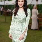 Sarimah Ibrahim Instagram - Thank you to @mstaronlineofficial for the delightful invitation to your “Terpaling Syawal Mstar” open house event! 🏡💚 @niezamabdullah @sarimahibrahim.fc Makeup by @epie_temerloh Baju @aliabastamamkl #terpalingsyawal #mstar #raya #raya2024 #terpalingsyawalmstar #sarimahibrahim It was a pleasure to be a part of such a warm and welcoming gathering.