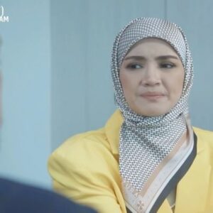 Sarimah Ibrahim Instagram - Tonight things are getting Heated on #lelakiitu @tv3malaysia @tontonmy @dramasangat 👁️👁️🥹💥😡 #drama #tvseries #tv3 #dramasangat #samarinda @sarimahibrahim.fc