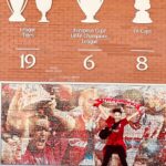Sarina Suzuki Instagram - リオトの影響で私もファンになった UKのサッカーチームLiverpool⚽️ 細かいルールよくわかってないし、メッシがどこのチームかも知らん程のサッカー音痴やけど、Liverpoolの所属選手だけはプレイもプライベートも鬼チェックしてるLiverpoolオタクのKOP（Liverpoolファンの呼び名）女です✌️ 本拠地の聖地Anfieldに試合を観にきたーーーーーー‼️ プレーの速さうまさとか、観客席とピッチの近さとか、声援の大きさとか、選手とKOPの関係性とか想像以上すぎて ちょっともう何から何まで凄すぎて 放心状態です。 なんなんこれ。 人生観変わる。 死ぬまでに一回観れたらいいなって 思って来たけど、無理、また来たい。