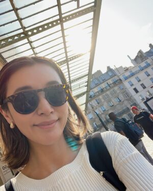 Sarina Suzuki Instagram - 卒業式終え、リオトのChoir Europe Tourを観にわたしもユーロスターで欧州入りします。
ロンドンの発車駅セントパンクラス駅からドーバー海峡を海底トンネルで横断しフランス入国🇫🇷パリは日本と同じくらい暑かったけど寒がりの私には問題なし。パリ東駅は全線遅延での大混雑。
2時間遅れで22時、目的地へ到着。
全ては旅の醍醐味。なんなら少しのトラブルあった方がワクワクする根っからの旅好き。

車２時間走らせ、電車乗り継ぎのイギリスからフランスへの大移動日でした。フランスはパリを経由しメッスという美しい街にやってきました。
明日は更に北上する予定。

20代の頃ユーロスター乗って欧州横断するような人生でありますようにって思ってた。その時のイメージとはだいぶ違う乗り方やけど、逞しい人生である事は間違いないからオッケ👌

スレッズに旅日記していきます。
フォローよろしくね。
https://www.threads.net/@munehirovoice

#eurostar 
#stpancrasinternational