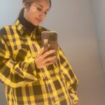 Sarina Suzuki Instagram - 珍しくyellowギンガムシャツ 楽だわ💛 #紗理奈流styling