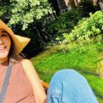 Sarina Suzuki Instagram - 着いた日にはすっかり秋やったはずのイギリスは２日目から予報を裏切り夏が戻ってきて毎日暑い。日焼けでヒリヒリ顔痛いから麦わら帽子購入。 この麦わら帽子、なんぼやと思う？ 800円やで😆✌️ 前置き長かったけど、安さ自慢したかったのみのポスト