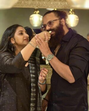 Saritha Jayasurya Instagram - 7305 beautiful days with you! ♥️
Happy 20 to us.