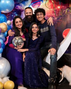 Saritha Jayasurya Instagram - Veda's Galaxy Themed B'day party !! Thank u @party.genie for wonderfully crafting this and also making sure it was done according to her tastes and likes 👍 👌
