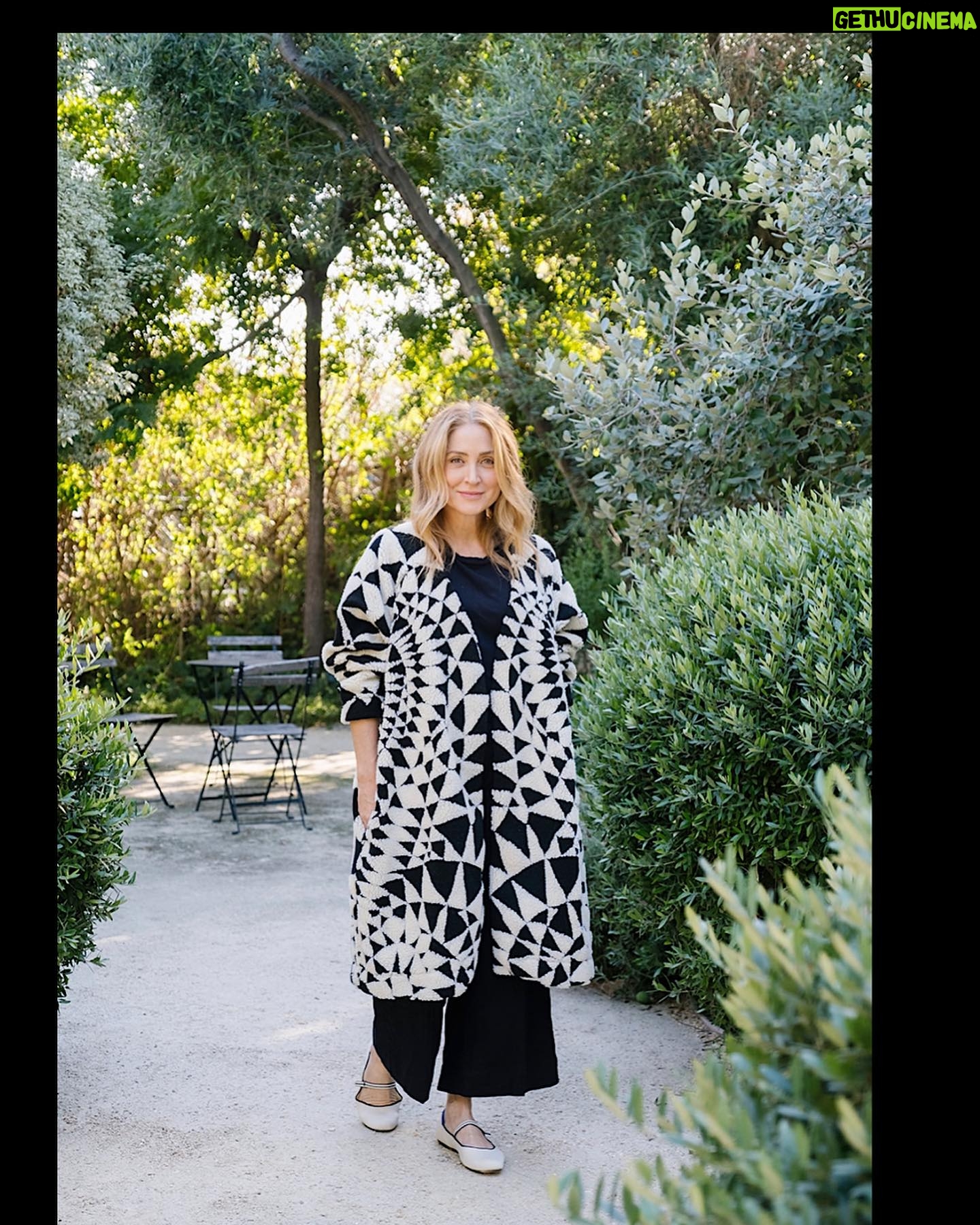 Sasha Alexander Instagram - Classic & sustainable. Just like me. My fav @rothys Coat @farmrio Friend @marlienrentmeester