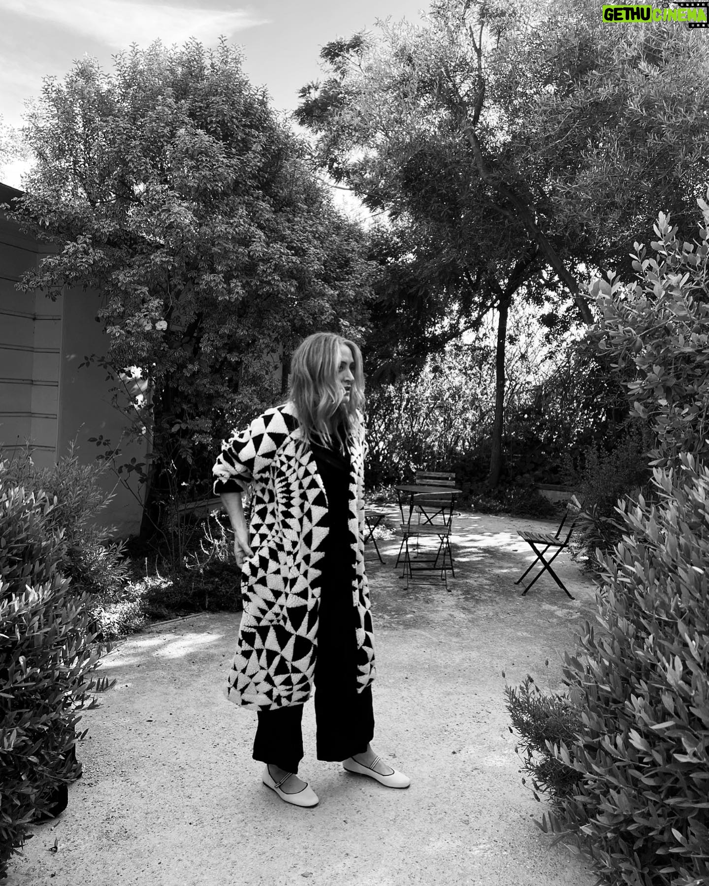 Sasha Alexander Instagram - Classic & sustainable. Just like me. My fav @rothys Coat @farmrio Friend @marlienrentmeester