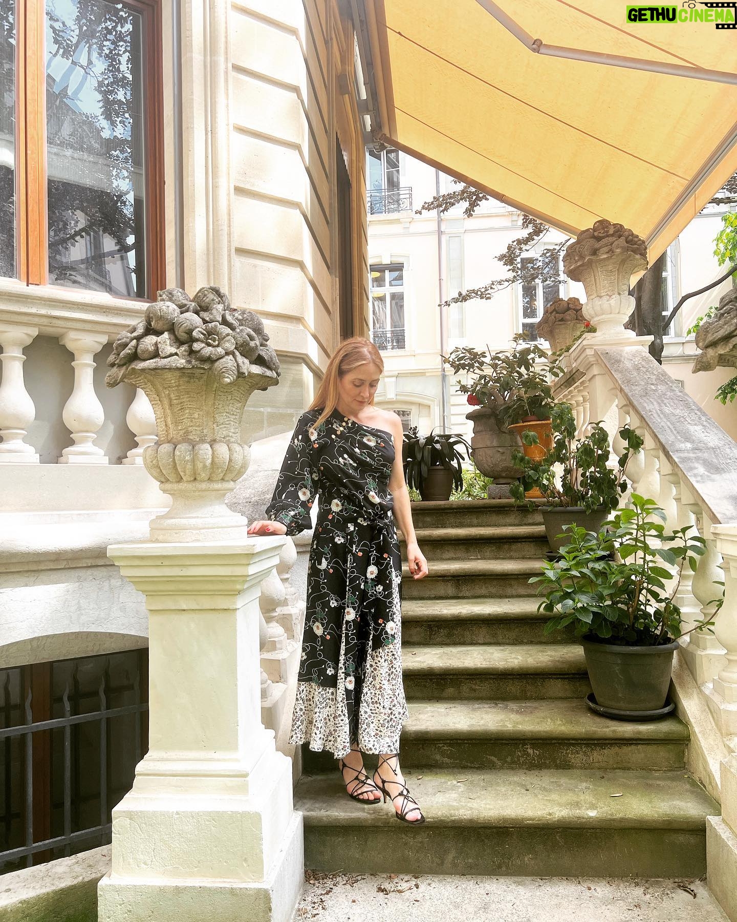 Sasha Alexander Instagram - Geneva in the spring. 🌸