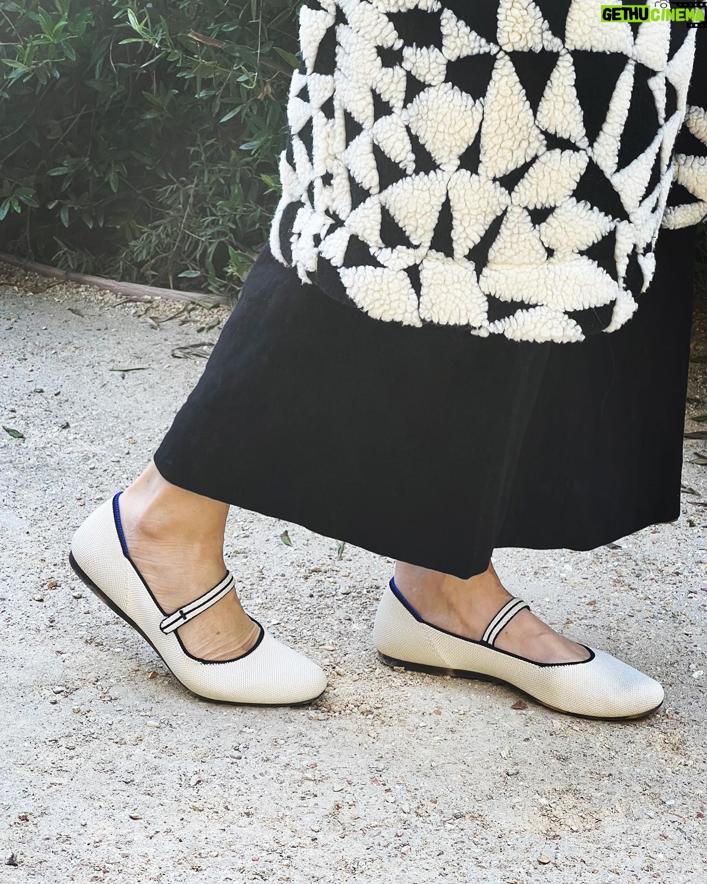 Sasha Alexander Instagram - Classic & sustainable. Just like me. My fav @rothys Coat @farmrio Friend @marlienrentmeester