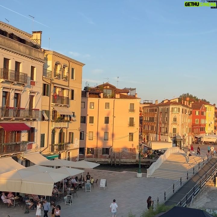 Sasha Alexander Instagram - Grazie @giorgioarmani for the beautiful evening in Venezia & letting me use your luxurious toilette. #gaonenightonlyvenezia @armanibeauty @damianiofficial #venicefilmfestival