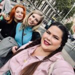 Sasha Alsberg Instagram - Swipe to see who I got reunited with yesterday in London! ❤️#TheGoodOldDaysReturn Missed @tashapolis and @xtinemay loads and it’s so surreal to see them IRL again ✨ it was the best of days! #besties #reunited #booktube #prettylittlelondon #autumnoutfit #thehappynow #redhead