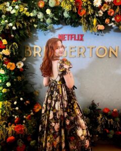 Sasha Alsberg Instagram - Dearest Readers, I went to the @netflixuk Bridgerton event and it was a ball 💕 cannot wait for season 3 and all the #Polin love! #bridgertonnetflix #bridgertonseason3 Dress: @aclotheshorse’s GLORIOUS dress from @selkie