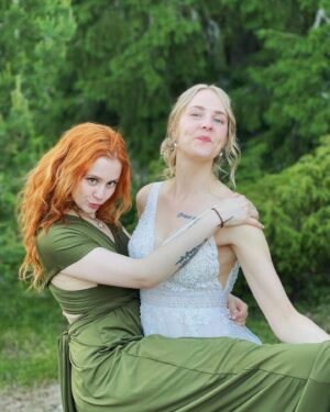 Sasha Alsberg Instagram - My favorite lass got married!! Congratulations to the beautiful bride and groom 🤍 the wedding, the people, the music, the food, the…well, EVERYTHING (!!) was otherworldly. Absolute perfection.

 And Finland, you are magical. ✨ 

#MyBestieIsAWifey @hannaaalina