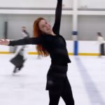Sasha Alsberg Instagram - Haven’t posted on IG in a hot second so cheers to skating season! ⛸️ wild to think I used to do a double axel and now I can just manage a toe jump 🫠 📷: @aclotheshorse #formericeskater #iceskating #happyholidays