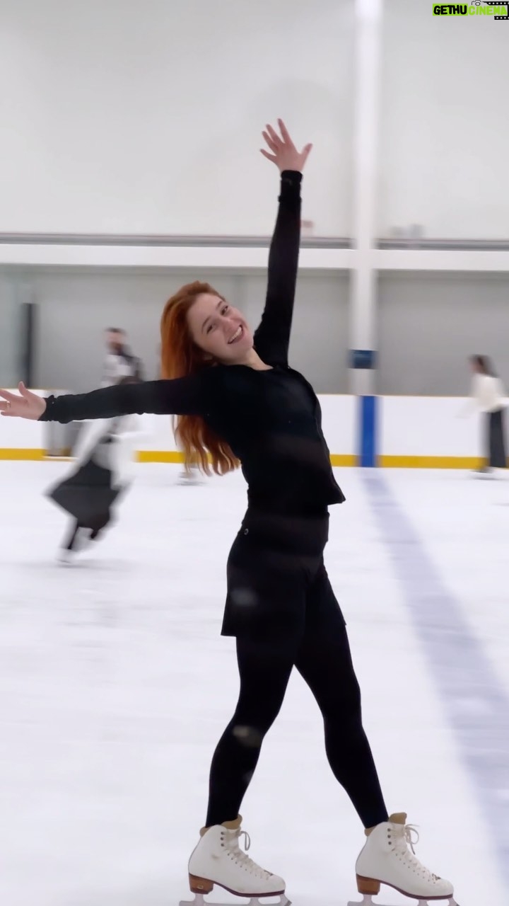 Sasha Alsberg Instagram - Haven’t posted on IG in a hot second so cheers to skating season! ⛸️ wild to think I used to do a double axel and now I can just manage a toe jump 🫠 📷: @aclotheshorse #formericeskater #iceskating #happyholidays