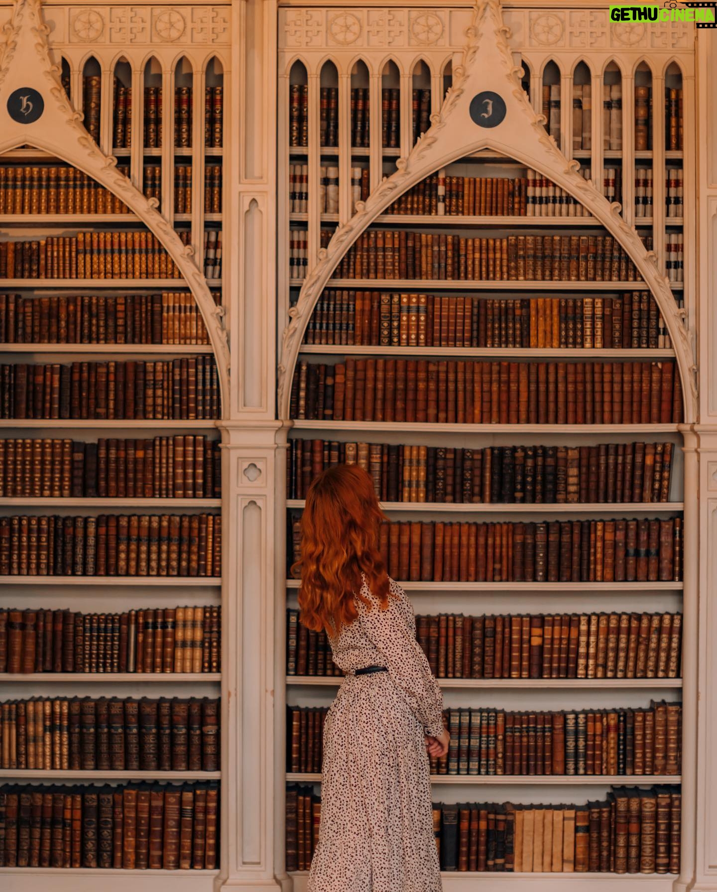 Sasha Alsberg - 4.7K Likes - Just a girl with a camera and a bag full of books ❤️
📸 by Thomas x @aclotheshorse
📍 @strawbhillhouse
👩🏻🦰 @halohairextensions (the best halo hair to add fullness for us thin haired girlies!)
#strawberryhillhouse #booknymph #londonlife #lightacademia #bookstagram #shelfie #library