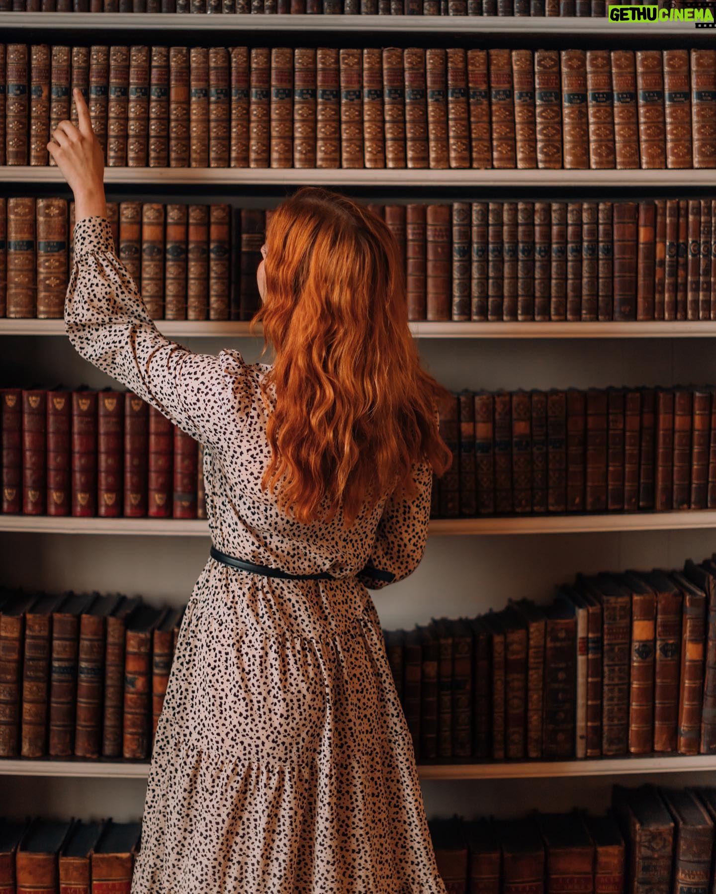 Sasha Alsberg - 4.7K Likes - Just a girl with a camera and a bag full of books ❤️
📸 by Thomas x @aclotheshorse
📍 @strawbhillhouse
👩🏻🦰 @halohairextensions (the best halo hair to add fullness for us thin haired girlies!)
#strawberryhillhouse #booknymph #londonlife #lightacademia #bookstagram #shelfie #library