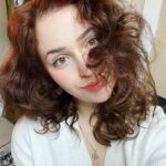 Sasha Alsberg Instagram - Brown hair don’t care #ButHowLongWillitLast? What do you like best on me - Red hair 👩🏻‍🦰 or brown hair 👩🏻‍🦱?#brownhair #redhead #thehappynow #londonblogger