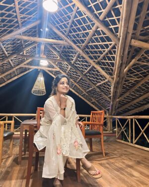 Sasmita Piyali Sahoo Instagram - You can’t spell awesome without ME😉❤️..
.
.
#picoftheday #positivity #light #night #attitude #love #live #life #odiagirl #actress #beautiful #white #vibes #peaceful #mind #beyou #instagram #sasmitapiyalisahoo