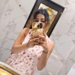Sasmita Piyali Sahoo Instagram - Take a look at what you’re missin 😉.. . . #picoftheday #mirrorselfie #white #lights #vibes #positivity #eyes #odiagirl #actress #pretty #happiness #feelit #love #live #life #attitude #style #beautiful #instagram #sasmitapiyalisahoo
