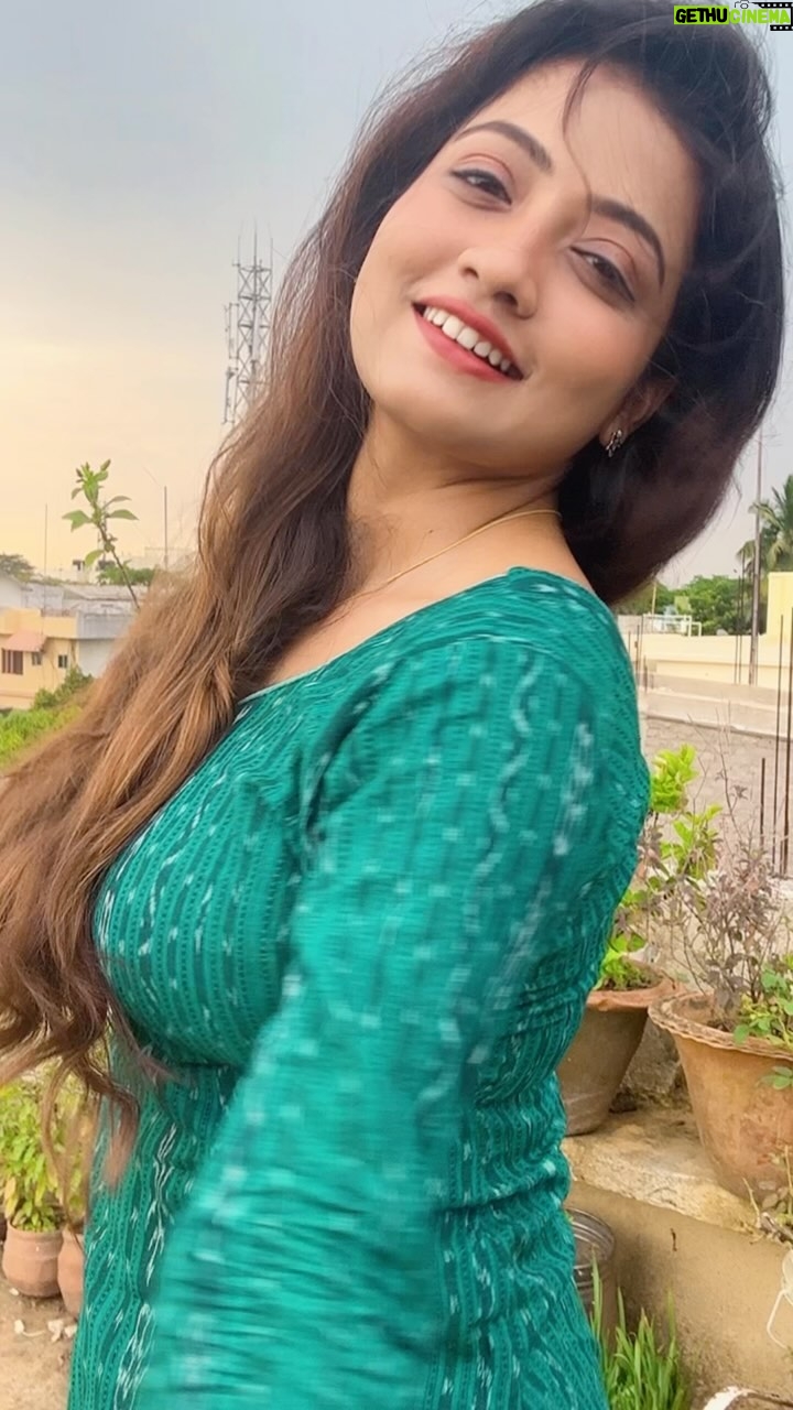 Sasmita Piyali Sahoo - 6.8K Likes - Mate ki prema heichi❤️💫..
This song is sooo beautiful guys💖 @prittttam @poonammishraofficial @swayammusic @antaraofficial
#reelsinstagram #reelitfeelit #reels #reelsindia #odiasong #trending #odiagirl #actress #beautiful #instagram #sasmitapiyalisahoo