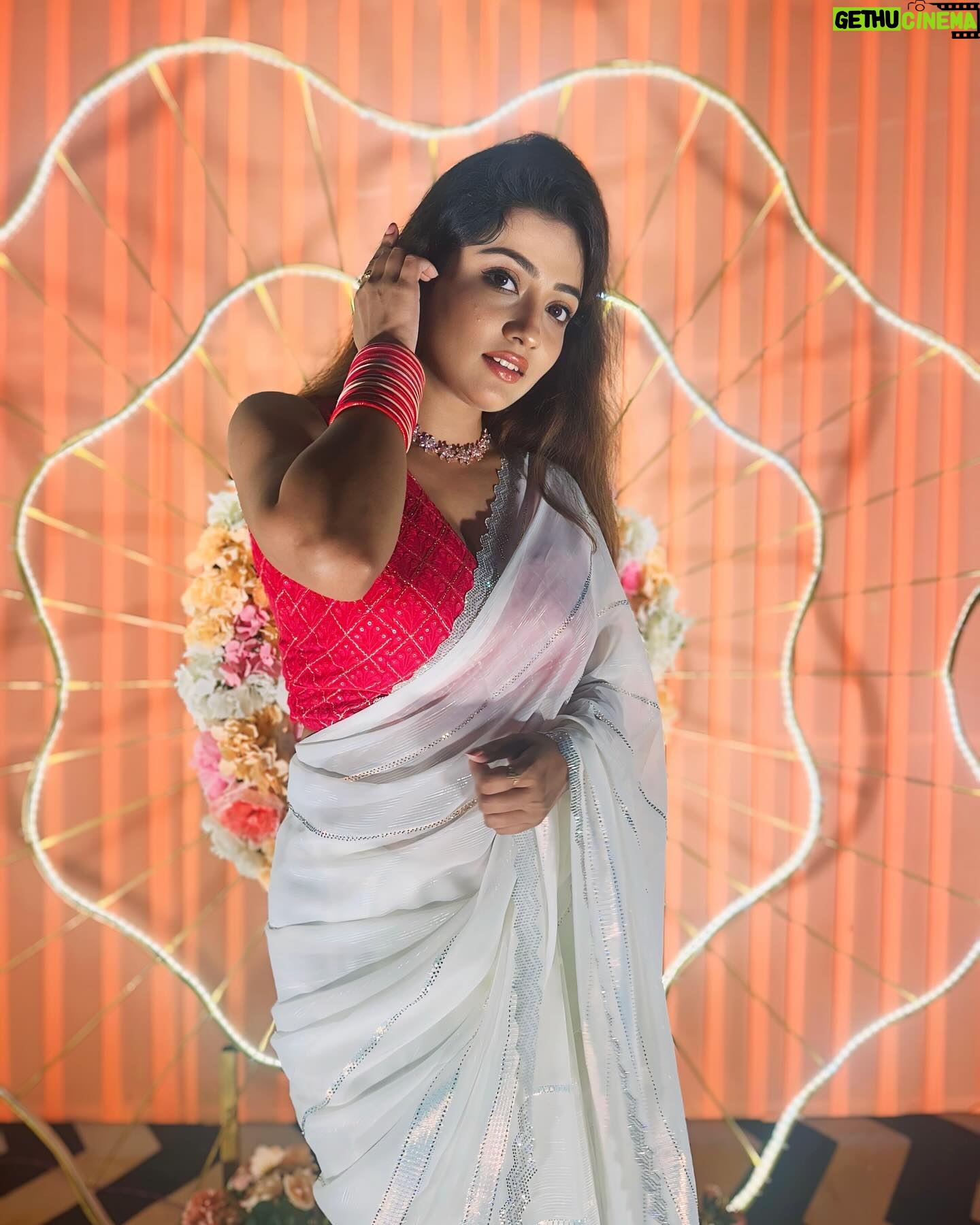 Sasmita Piyali Sahoo - 9.7K Likes - ପବିତ୍ର ପଣା ସଂକ୍ରାନ୍ତି ଓ ଓଡିଆ ନବ ବର୍ଷର ହାର୍ଦ୍ଦିକ ଶୁଭେଚ୍ଛା ଓ ଅଭିନନ୍ଦନ🙏🏻❤️..
.
.
#picoftheday #odianewyear #hanumanjayanti #divine #peace #white #saree #love #odiagirl #actress #beautiful #look #vibes #happiness #indtagram #sasmitapiyalisahoo