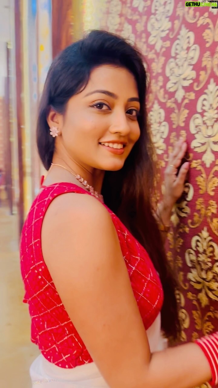 Sasmita Piyali Sahoo Instagram - Akhian gulaab🥀😍.. #reelsinstagram #reelitfeelit #reelsindia #reels #hindisong #actress #odiagirl #whitesaree #love #happiness #expression #slaying #instagram #sasmitapiyalisahoo