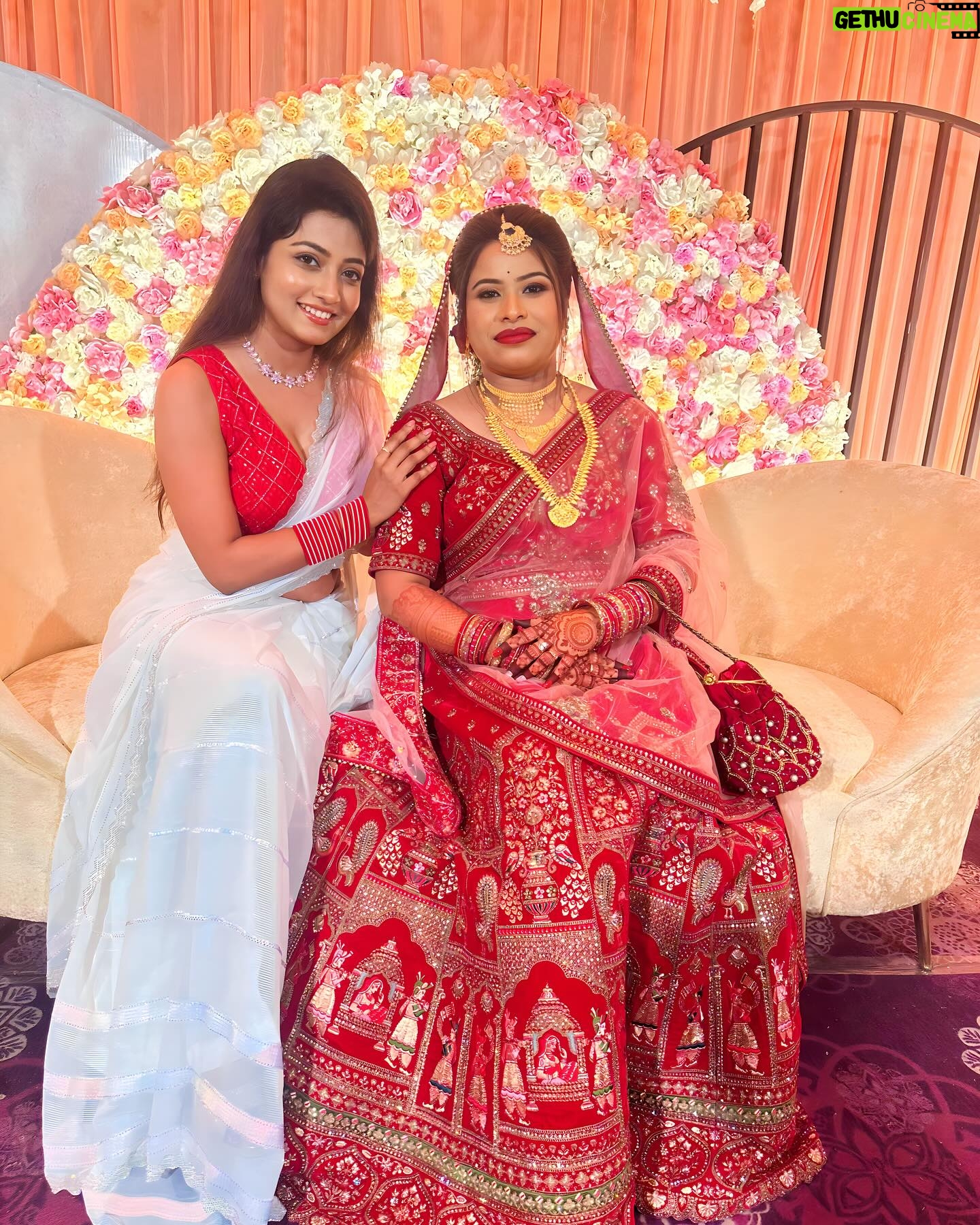 Sasmita Piyali Sahoo Instagram - Mere yaar ki Shaadi hai❤️💫… . . #picoftheday #marriagefunction #saree #indianwedding #friends #family #love #vibes #celebration #odiagirl #actress #beautiful #instagram #sasmitapiyalisahoo